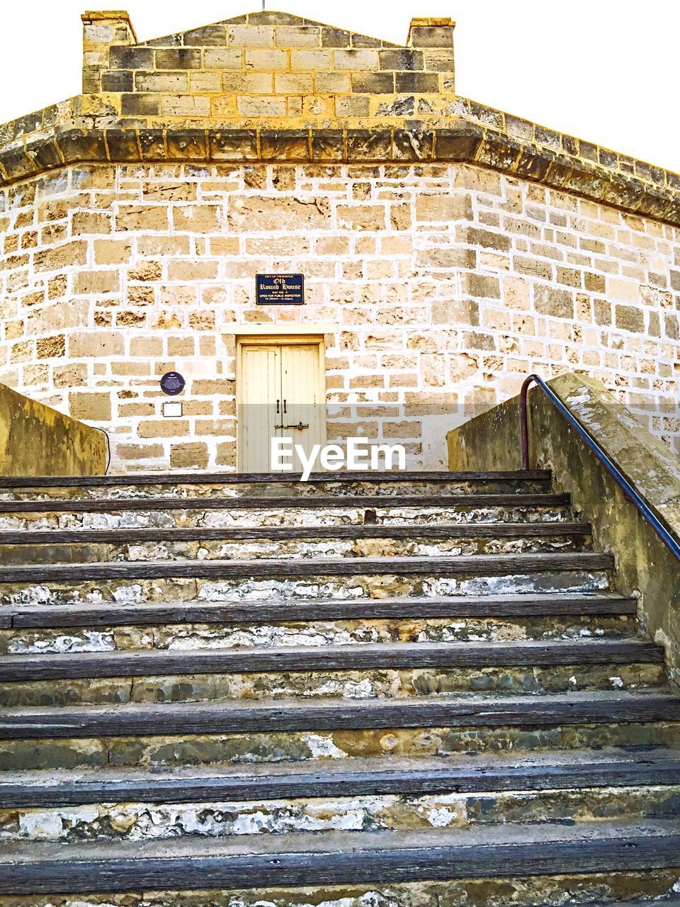 LOW ANGLE VIEW OF BUILDING WITH STAIRCASE
