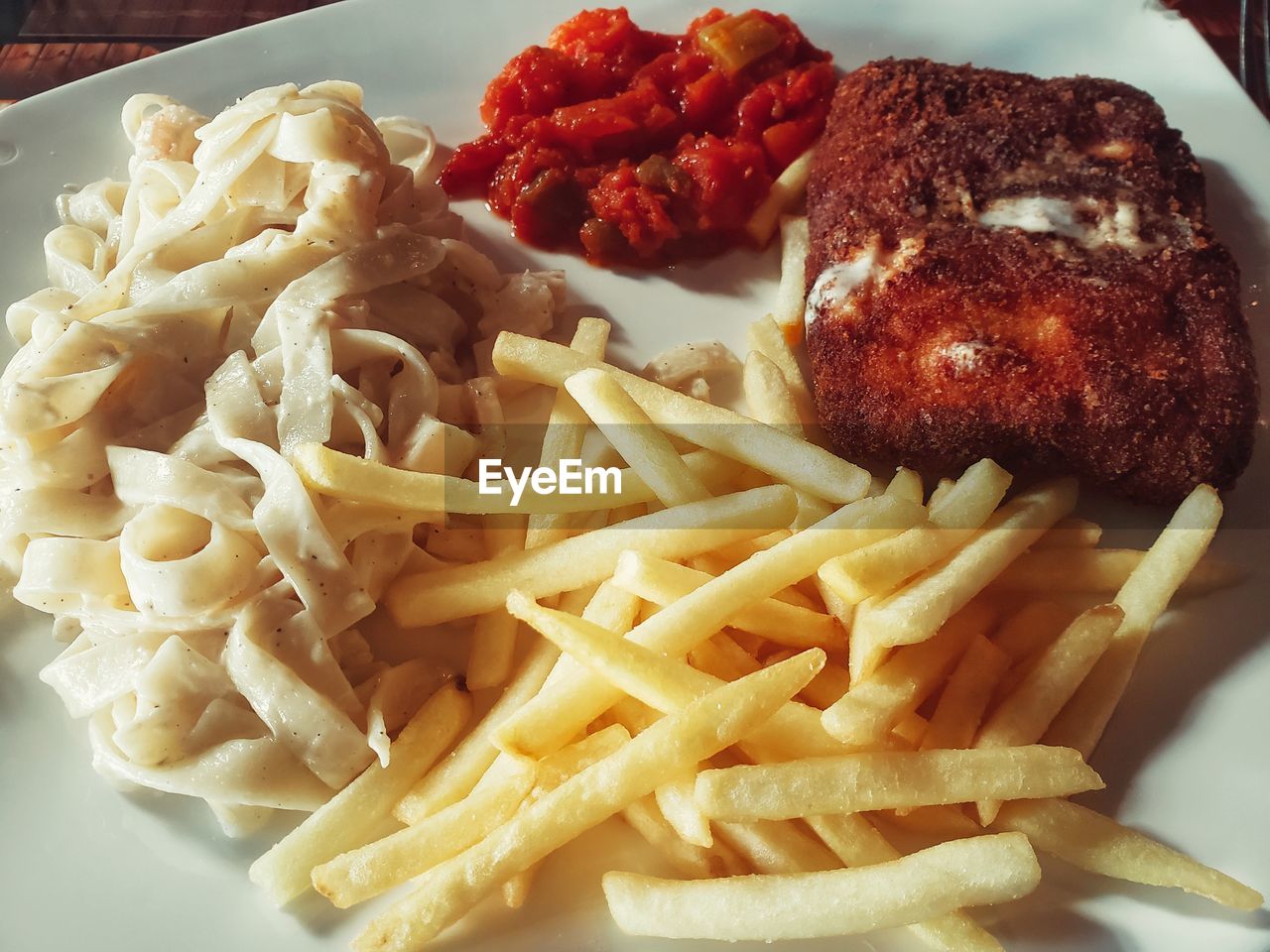 CLOSE-UP OF PASTA WITH MEAT