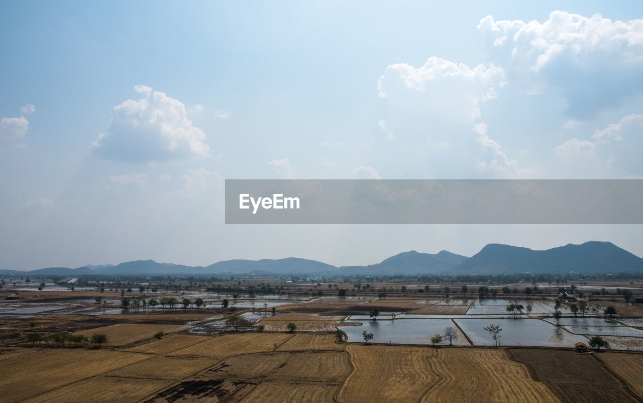 PANORAMIC SHOT OF LAKE AGAINST SKY