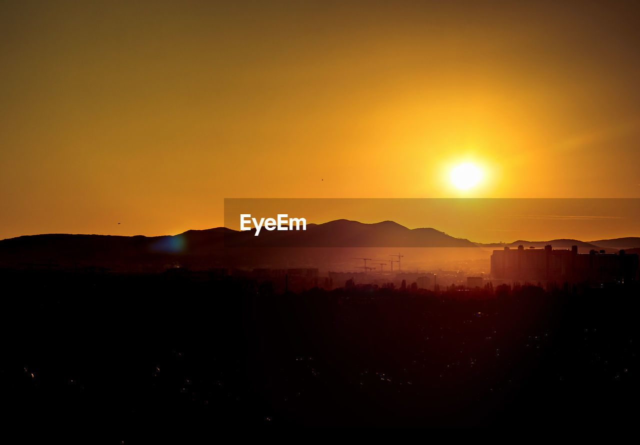 SCENIC VIEW OF SILHOUETTE MOUNTAINS AGAINST ROMANTIC SKY