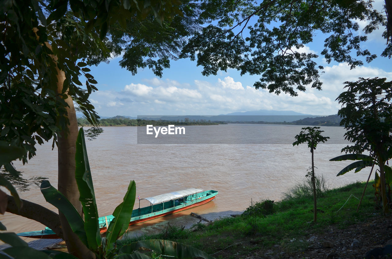 SCENIC VIEW OF BAY