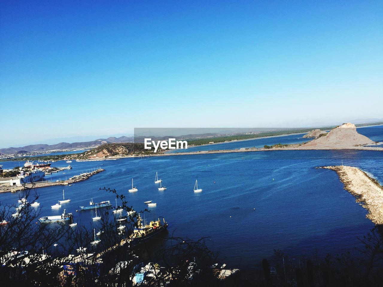 SCENIC VIEW OF SEA AGAINST BLUE SKY