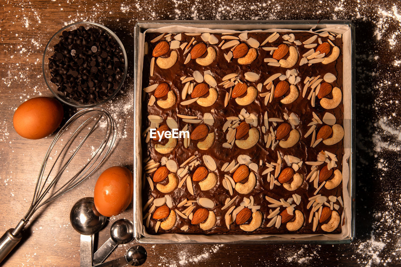 DIRECTLY ABOVE SHOT OF COOKIES ON BARBECUE