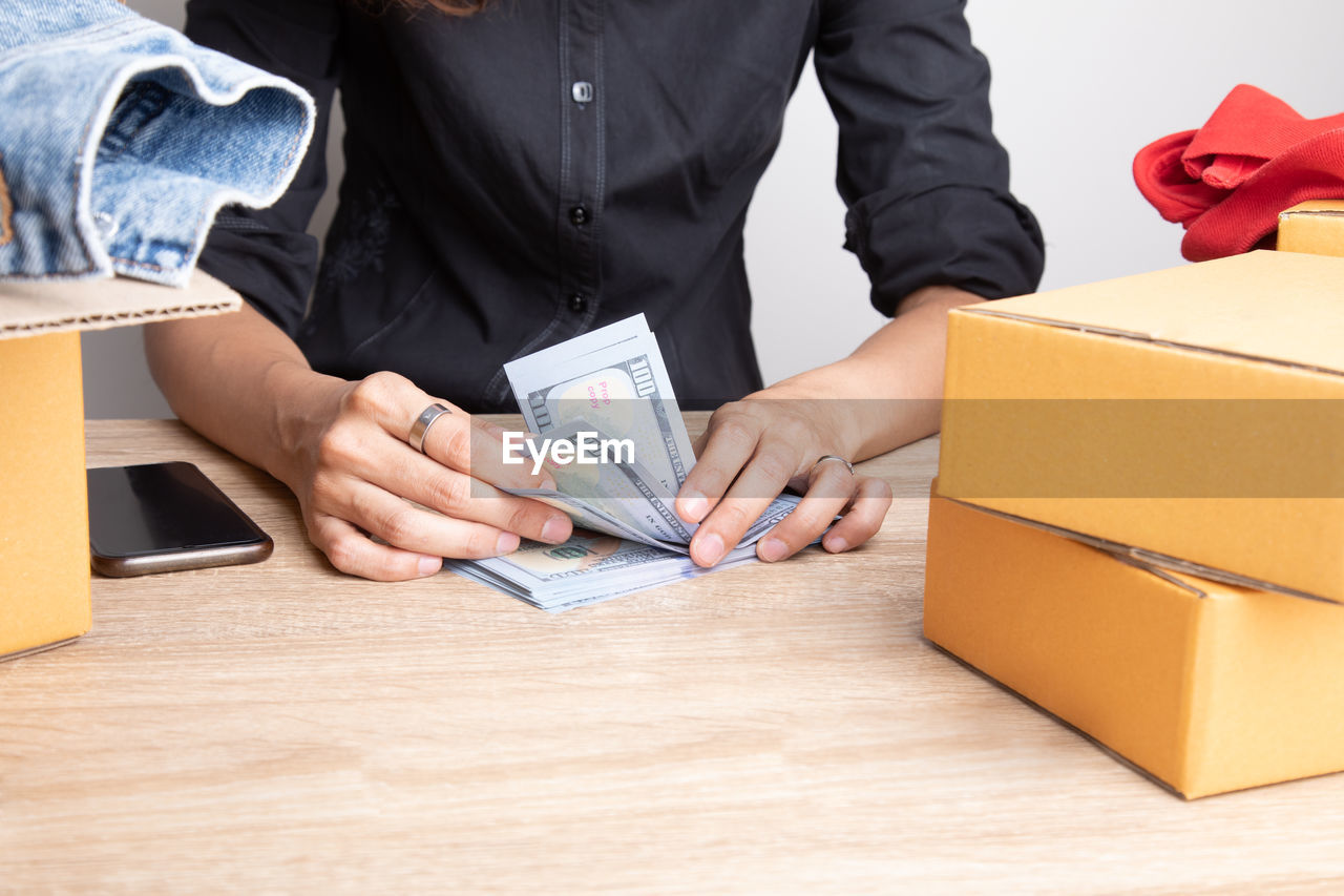 MIDSECTION OF MAN HOLDING PAPER