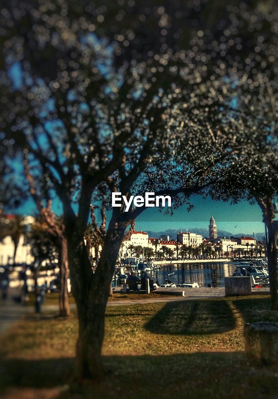 VIEW OF BRIDGE IN CITY