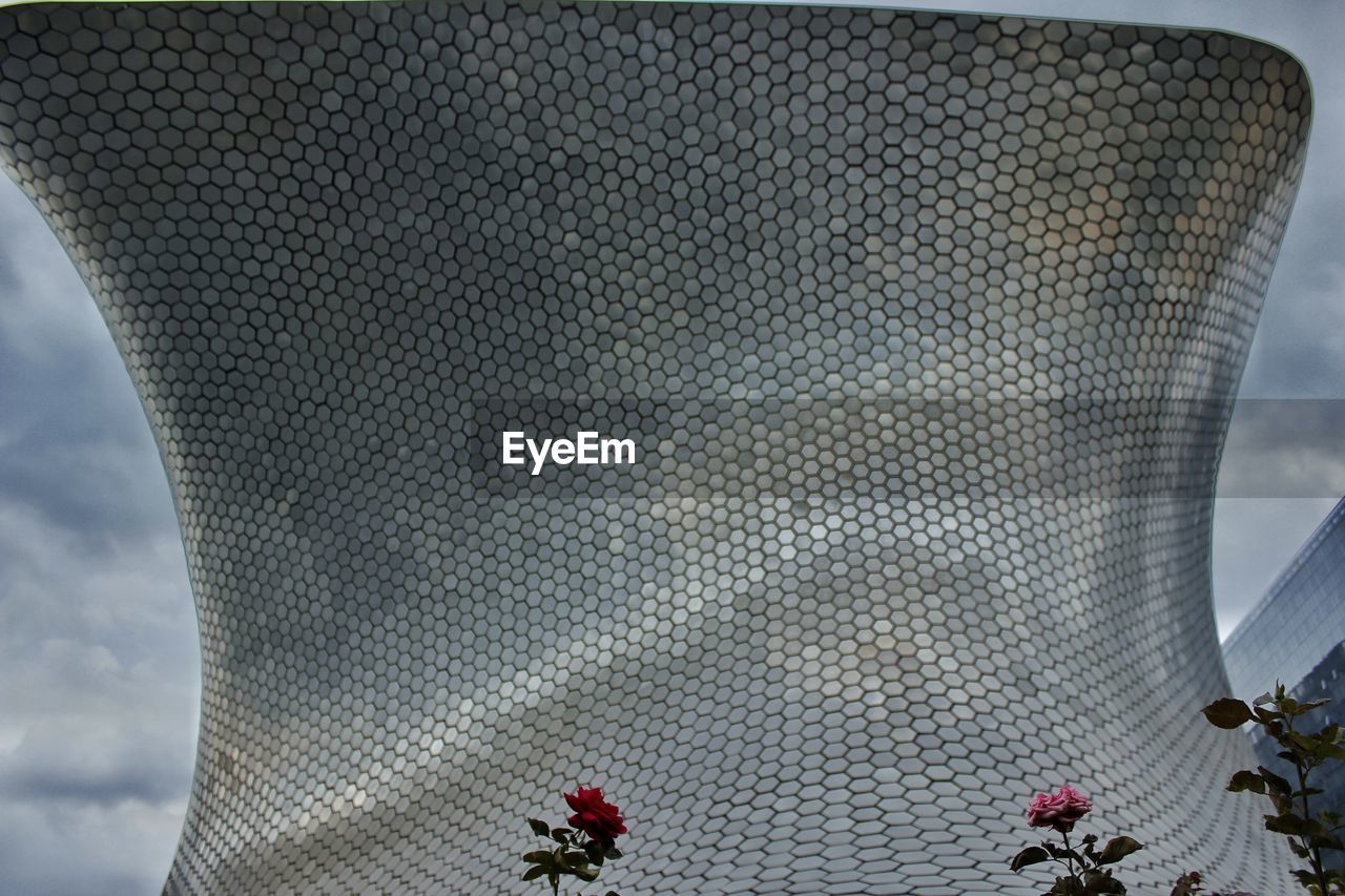 LOW ANGLE VIEW OF BUILT STRUCTURE AGAINST THE SKY