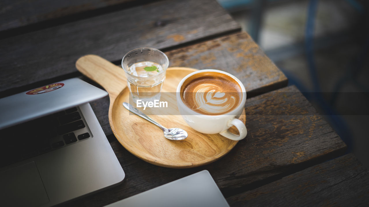 HIGH ANGLE VIEW OF COFFEE CUP ON TABLE AT HOME