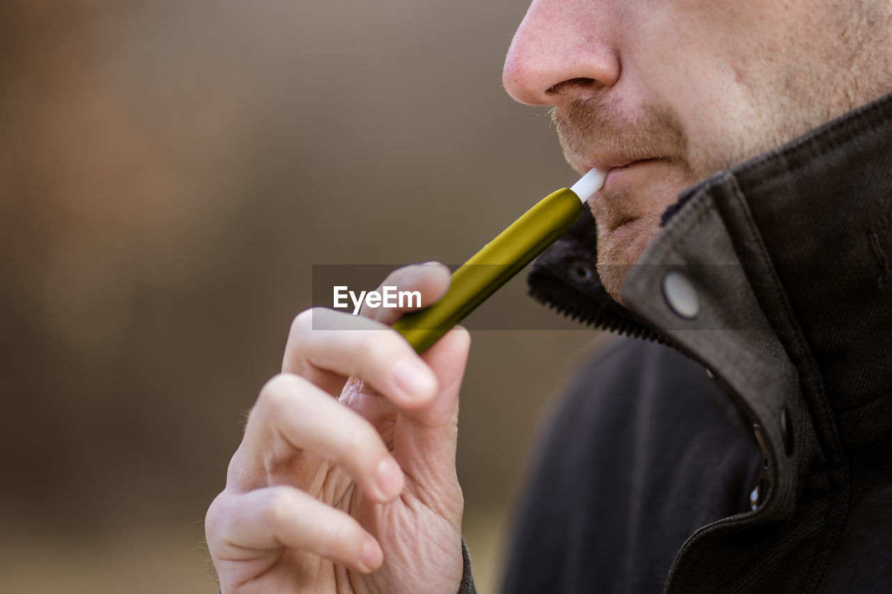 SIDE VIEW OF MAN EATING FOOD