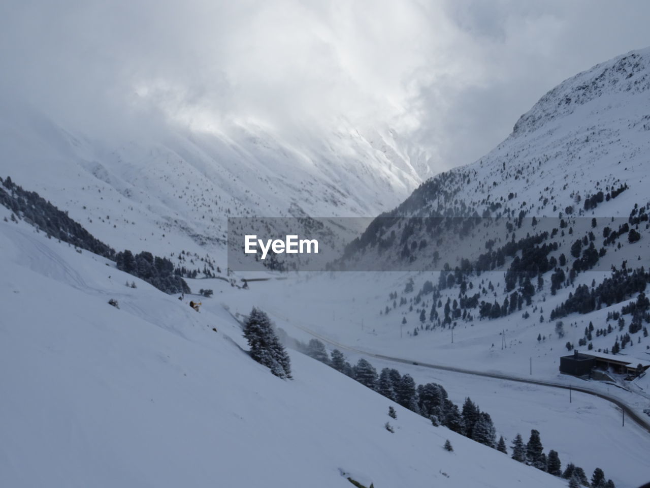 SNOW COVERED MOUNTAINS AGAINST SKY