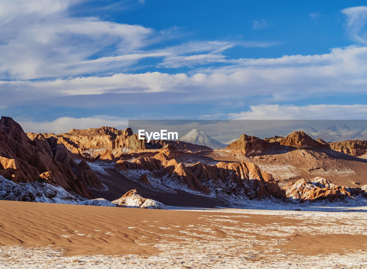 PANORAMIC VIEW OF SNOWCAPPED MOUNTAINS AGAINST SKY