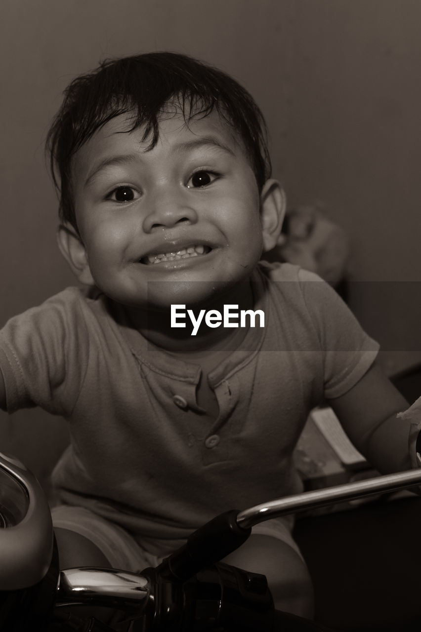 child, childhood, one person, person, black, portrait, men, smiling, indoors, black and white, happiness, sitting, looking at camera, monochrome, emotion, monochrome photography, white, toddler, front view, baby, portrait photography, human face, innocence, cute, cheerful, casual clothing, lifestyles, music, waist up