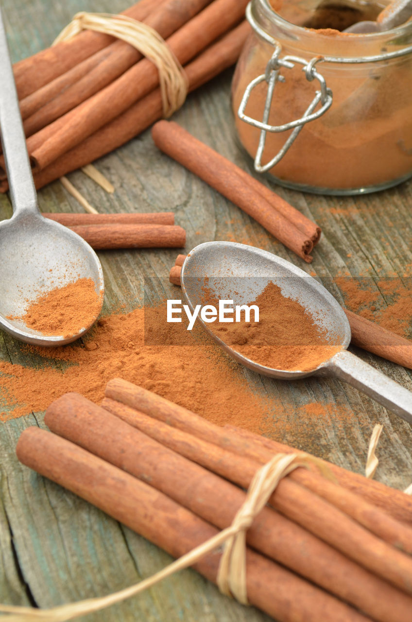 CLOSE-UP OF FOOD ON KITCHEN