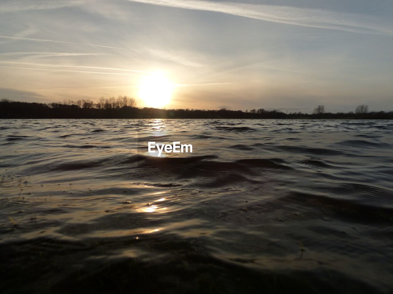 SCENIC VIEW OF SEA AGAINST SUNSET SKY