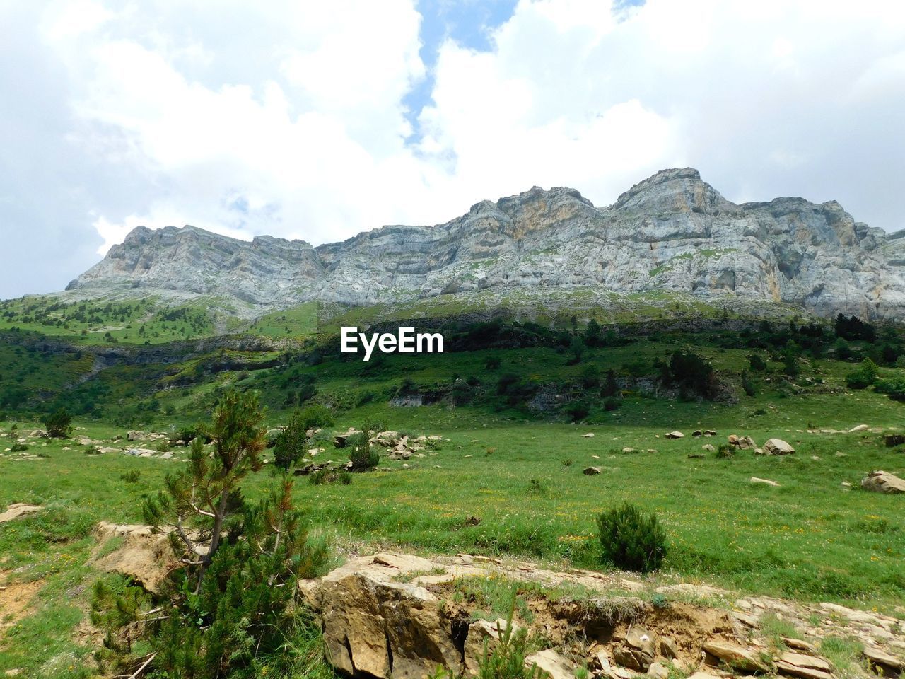 SCENIC VIEW OF LANDSCAPE AND MOUNTAINS AGAINST SKY