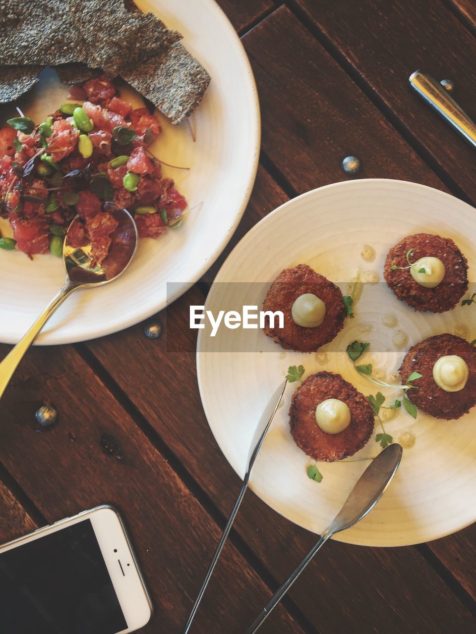 DIRECTLY ABOVE SHOT OF SERVING FOOD ON TABLE