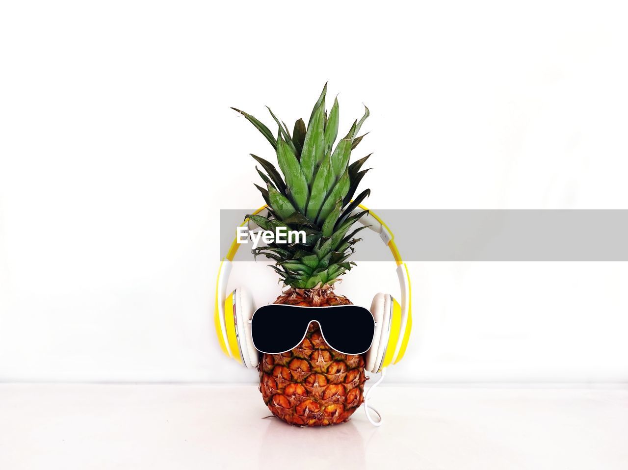 pineapple, food and drink, plant, food, ananas, indoors, produce, fruit, no people, nature, studio shot, copy space, healthy eating, cut out, vase, freshness, wellbeing, flowerpot, leaf, white background