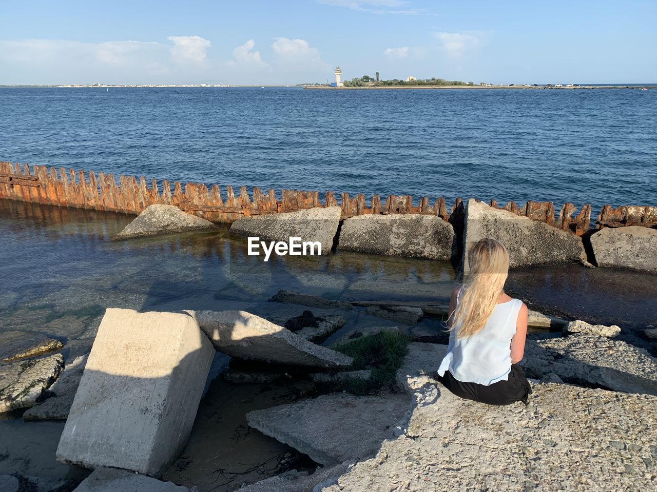 SCENIC VIEW OF SEA SHORE