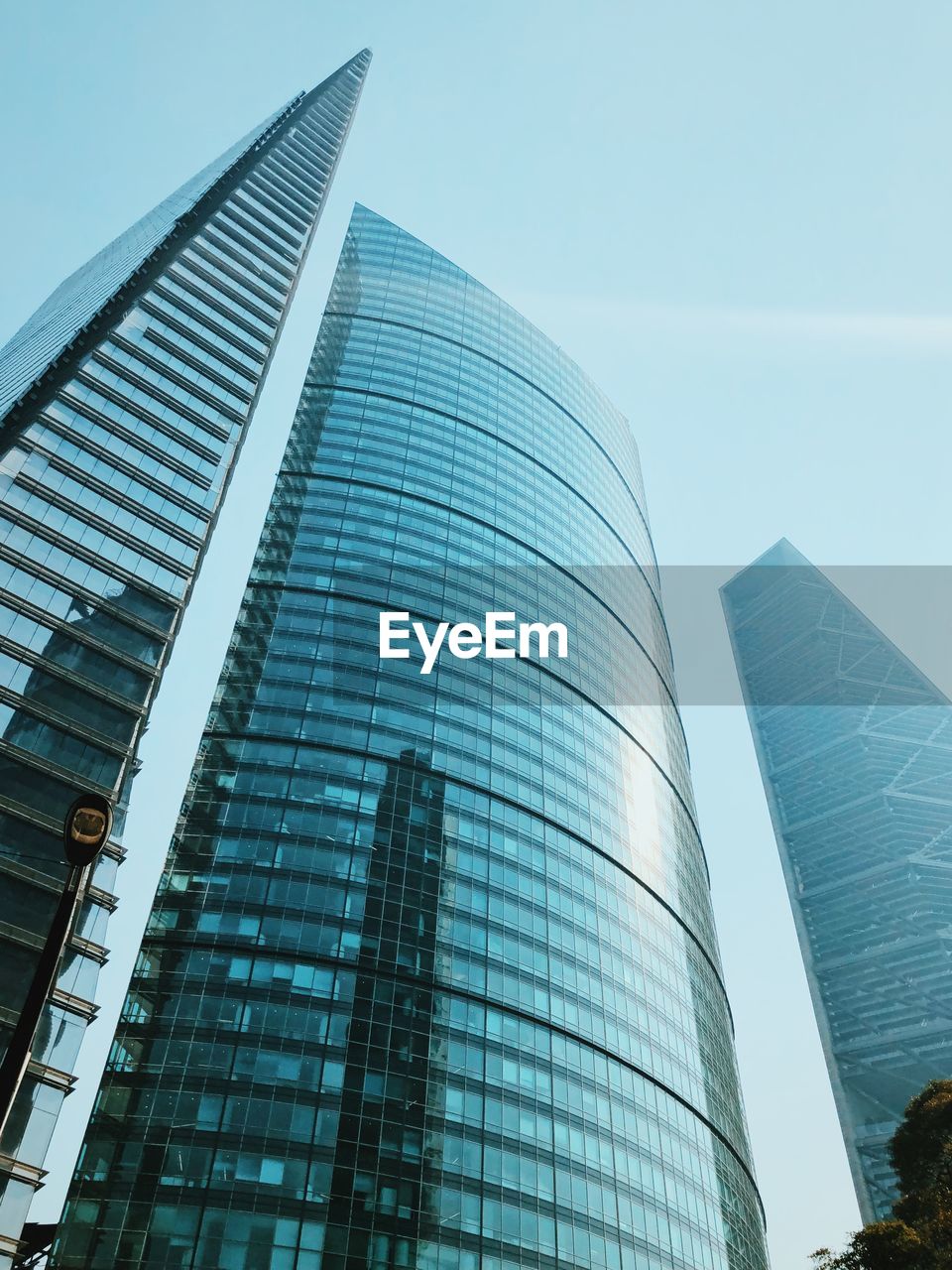 LOW ANGLE VIEW OF MODERN BUILDINGS AGAINST SKY