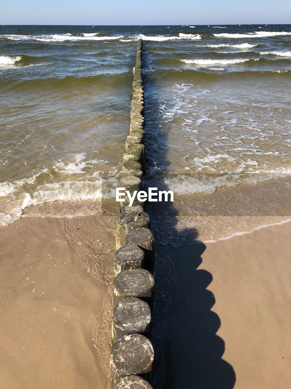 HIGH ANGLE VIEW OF SEA WAVES