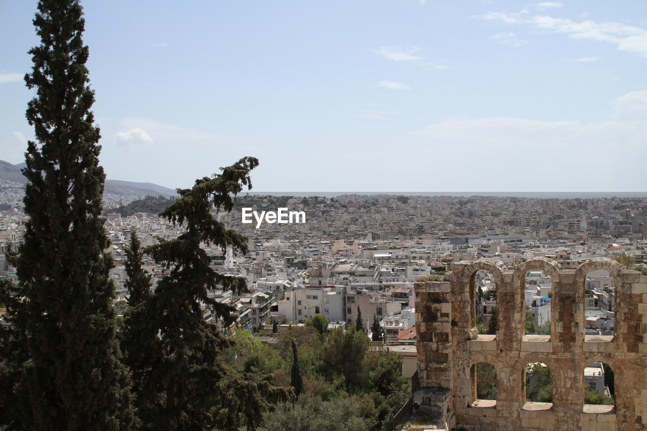 VIEW OF BUILDINGS IN CITY