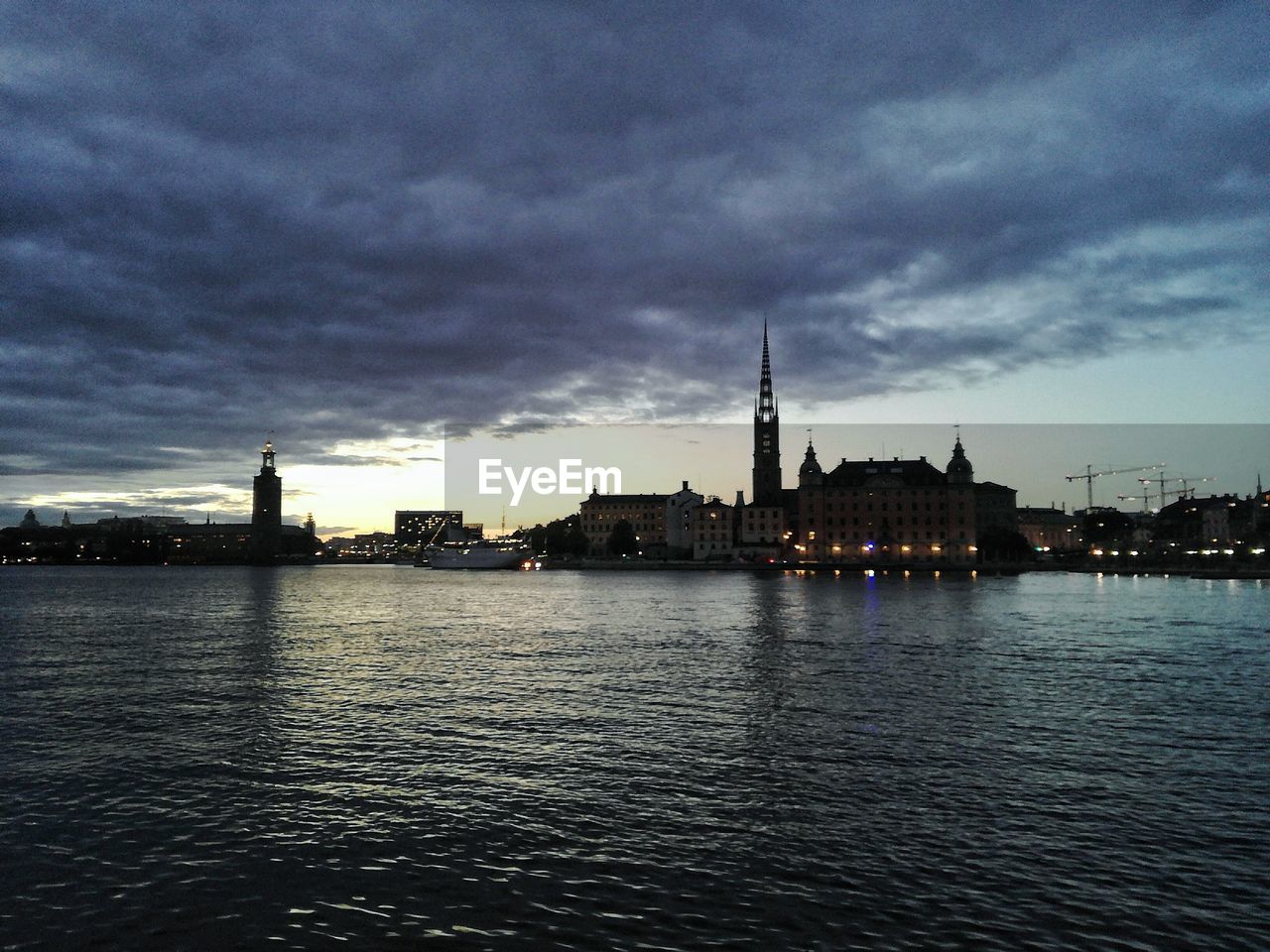 SCENIC VIEW OF RIVER WITH BUILDINGS IN BACKGROUND