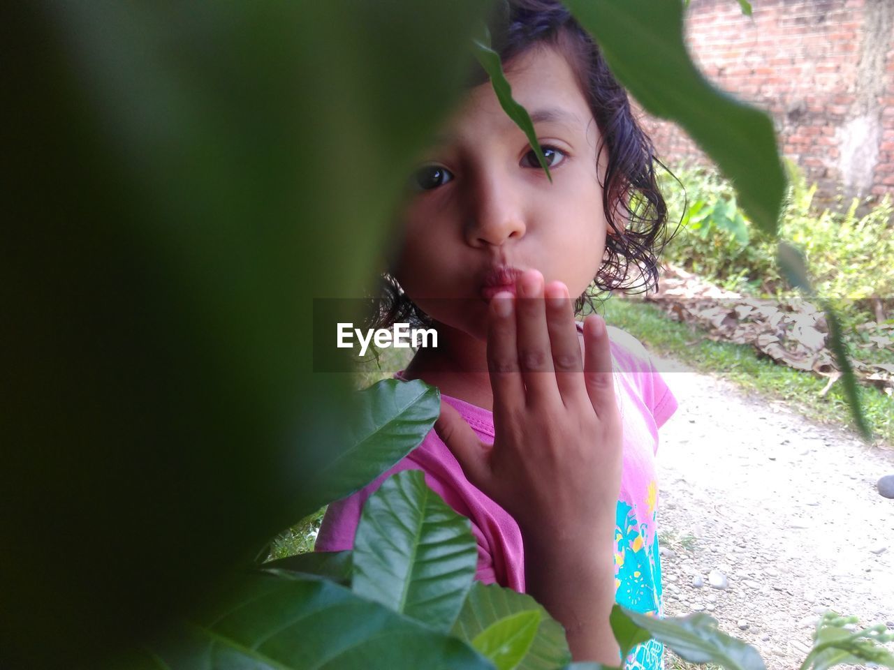 CLOSE-UP PORTRAIT OF GIRL