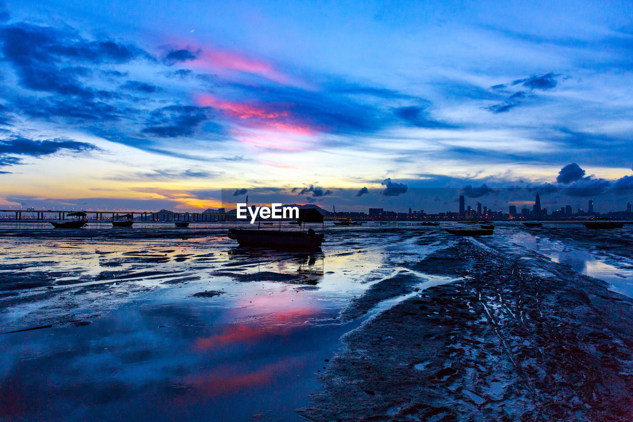 SCENIC VIEW OF SEA AGAINST BLUE SKY