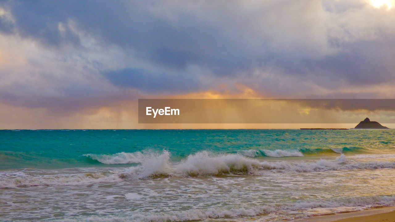 VIEW OF SEA AGAINST CLOUDY SKY