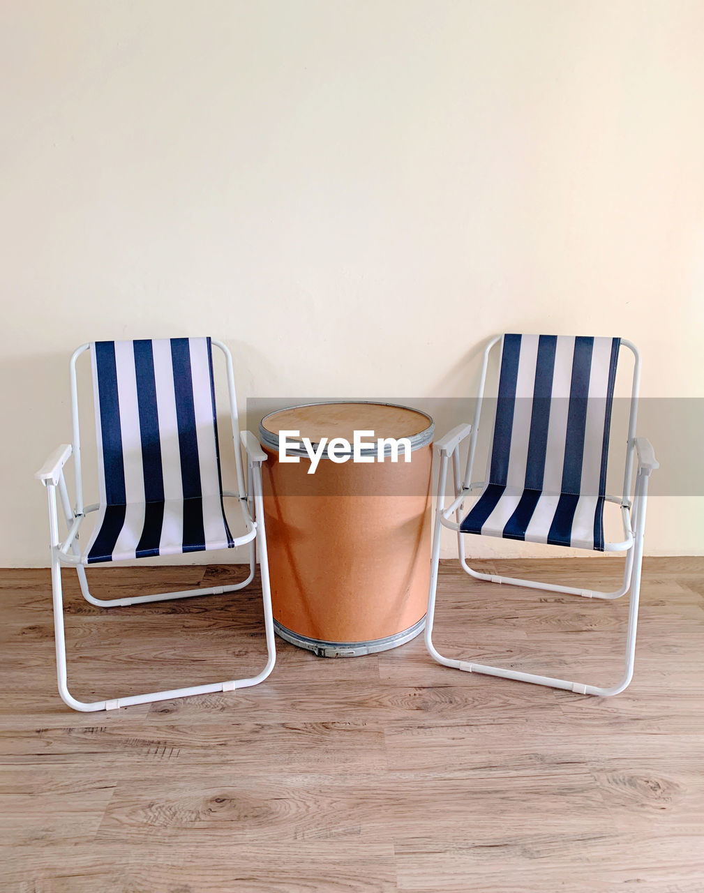 EMPTY CHAIR ON TABLE AGAINST WALL