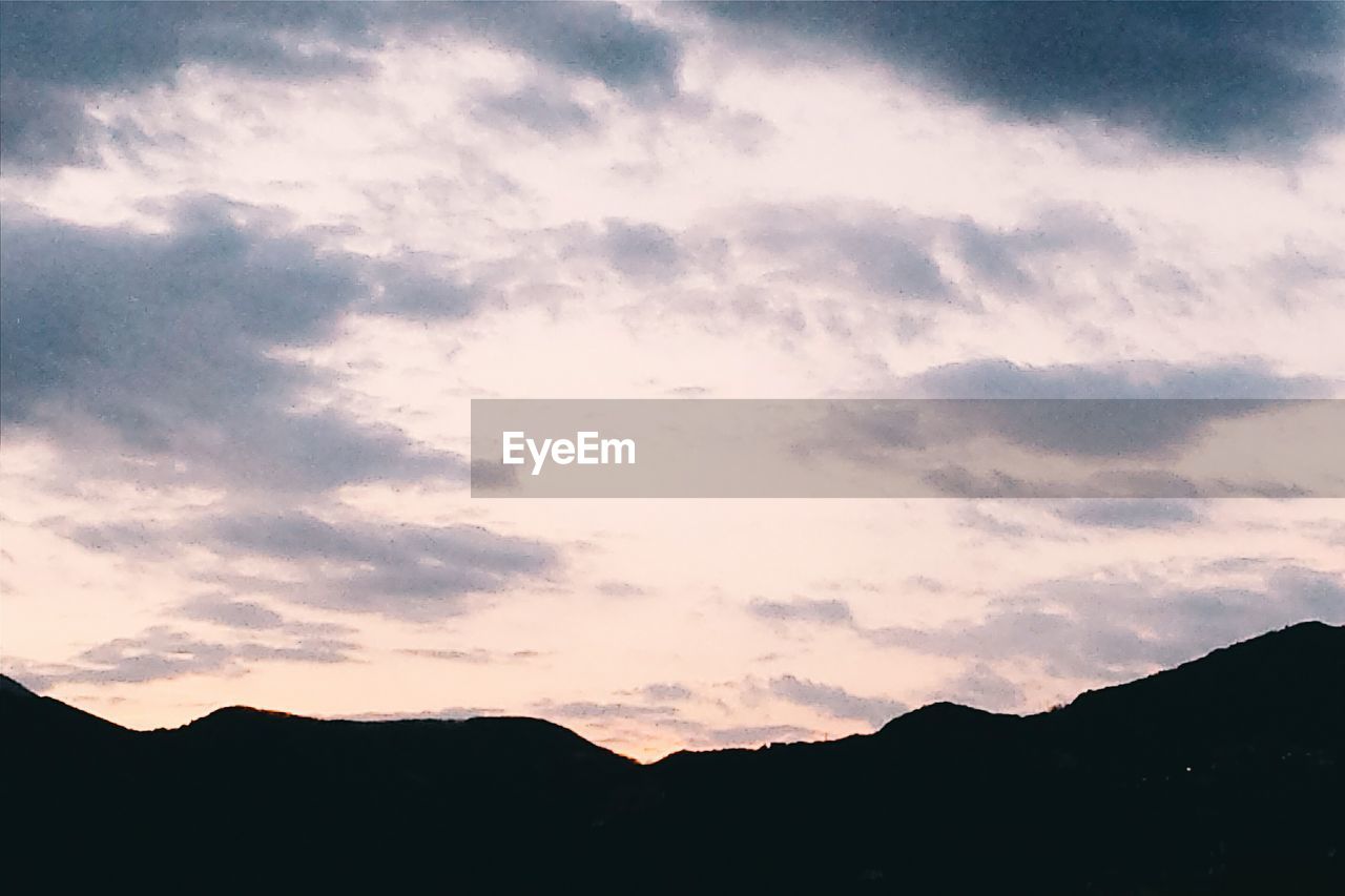 SCENIC VIEW OF SILHOUETTE MOUNTAINS AGAINST SKY DURING SUNSET