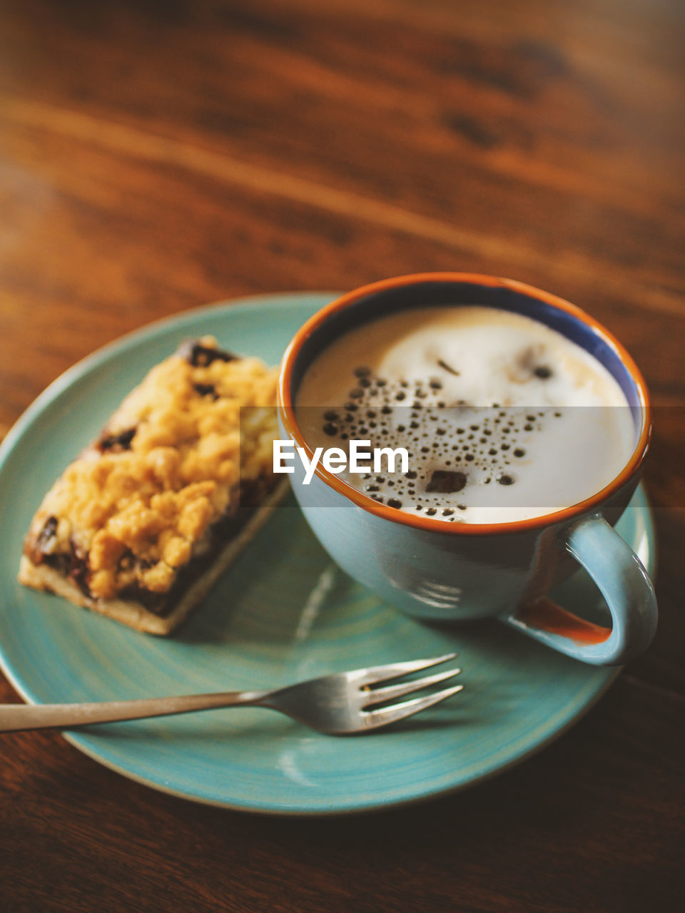 HIGH ANGLE VIEW OF COFFEE AND SPOON ON TABLE