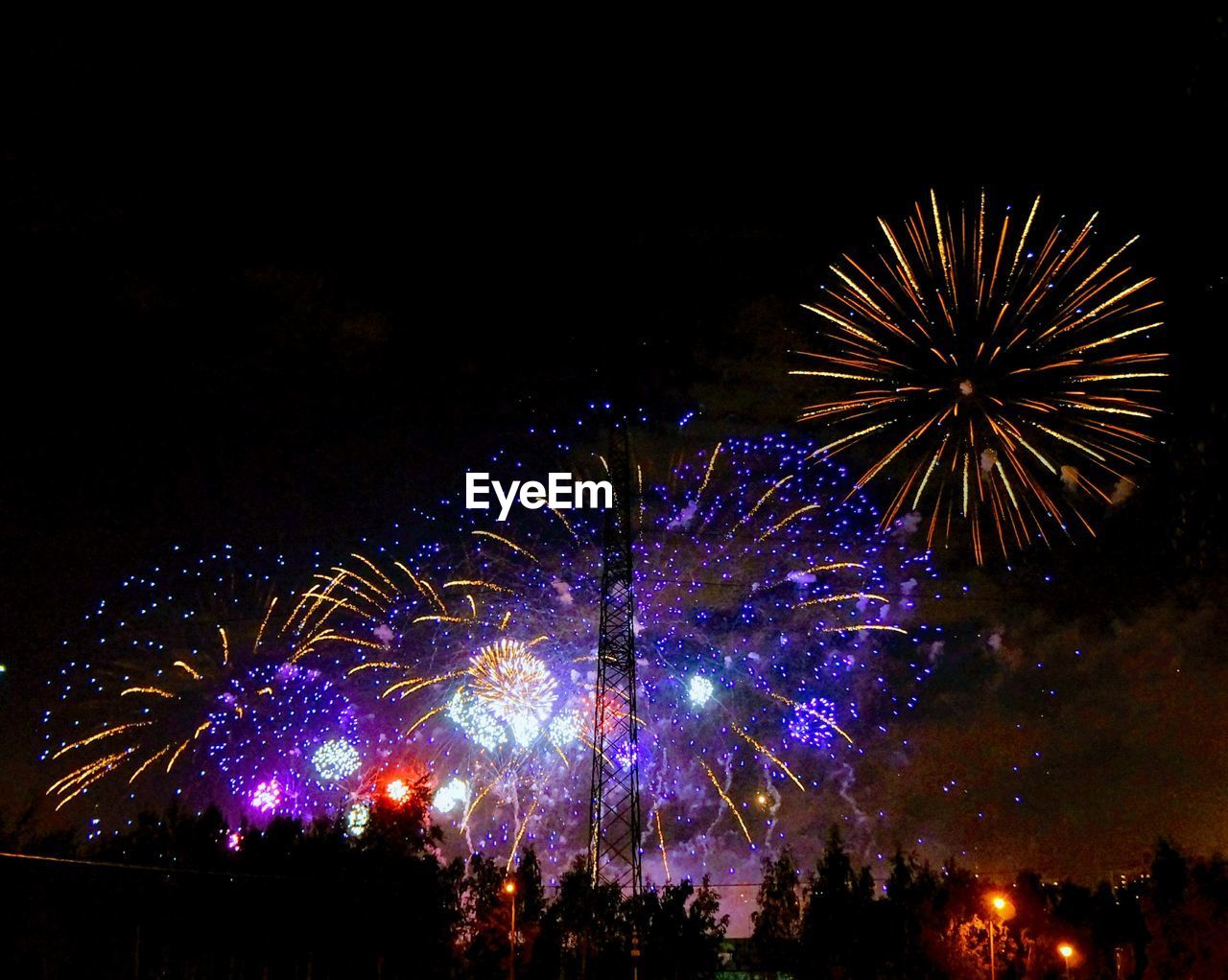 LOW ANGLE VIEW OF FIREWORKS AGAINST SKY AT NIGHT