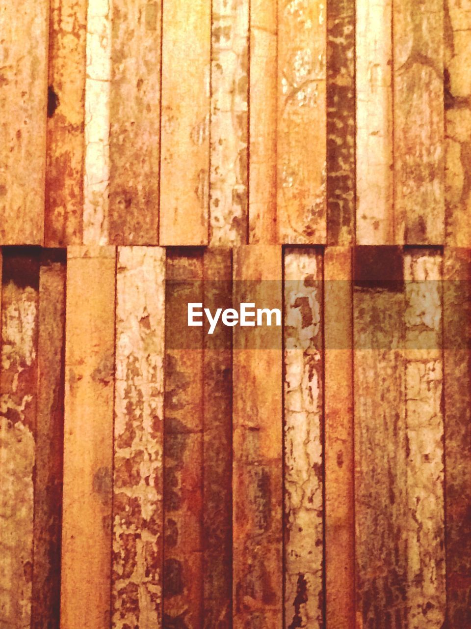 FULL FRAME SHOT OF WOODEN WALL