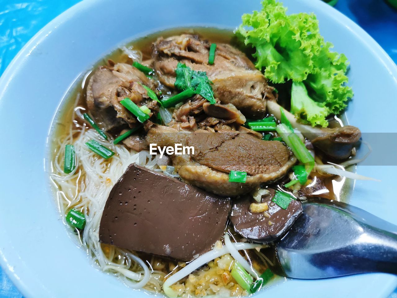 HIGH ANGLE VIEW OF FOOD IN BOWL