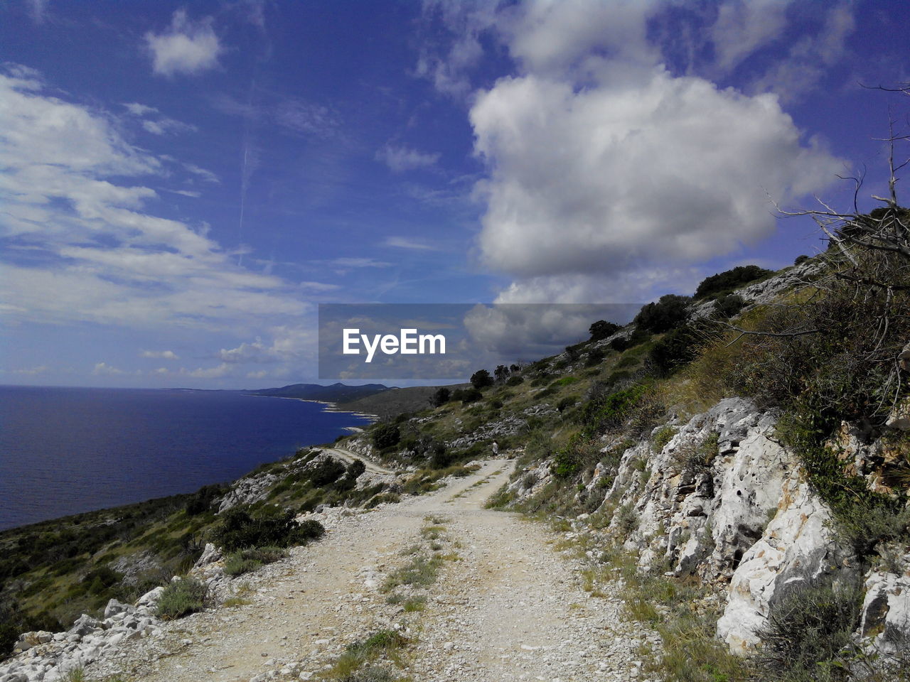 PANORAMIC VIEW OF BEACH AGAINST SKY