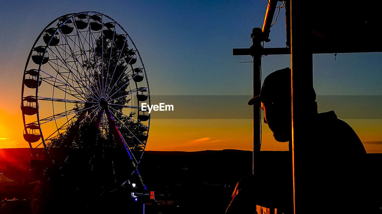 SILHOUETTE FERRIS WHEEL AGAINST SKY AT SUNSET