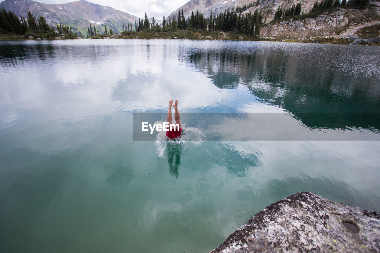 Man dives into alpine lake