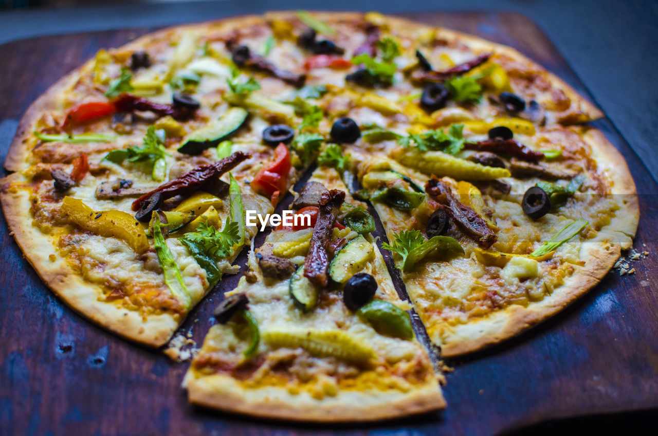 CLOSE-UP OF PIZZA ON TABLE