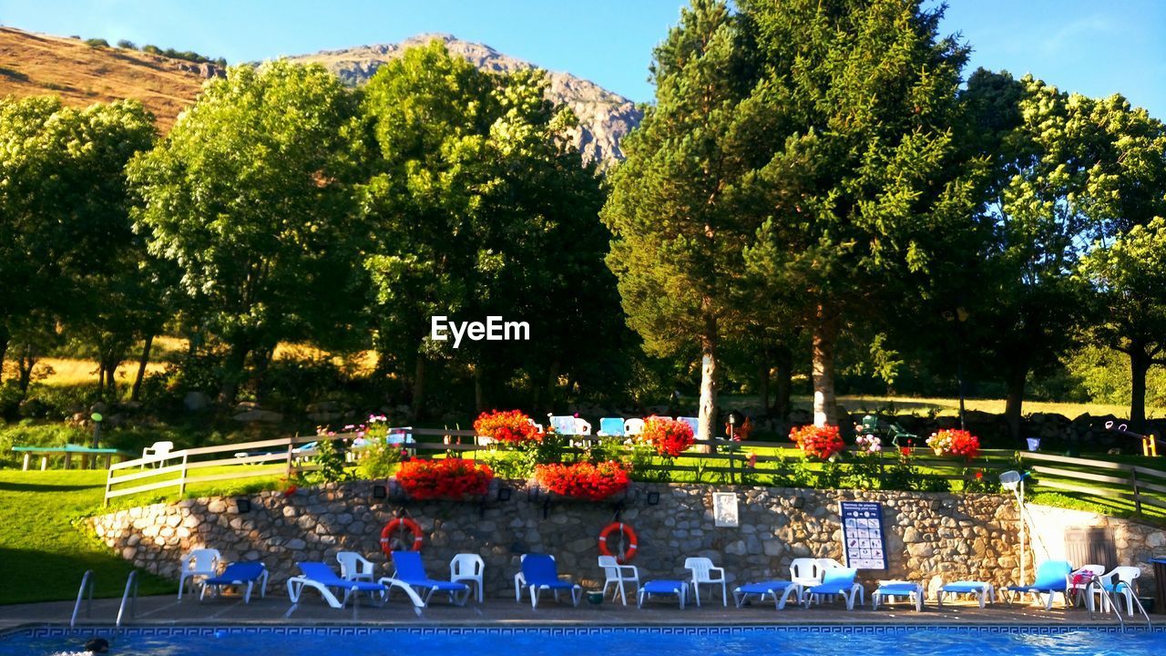 VIEW OF FOUNTAIN IN PARK