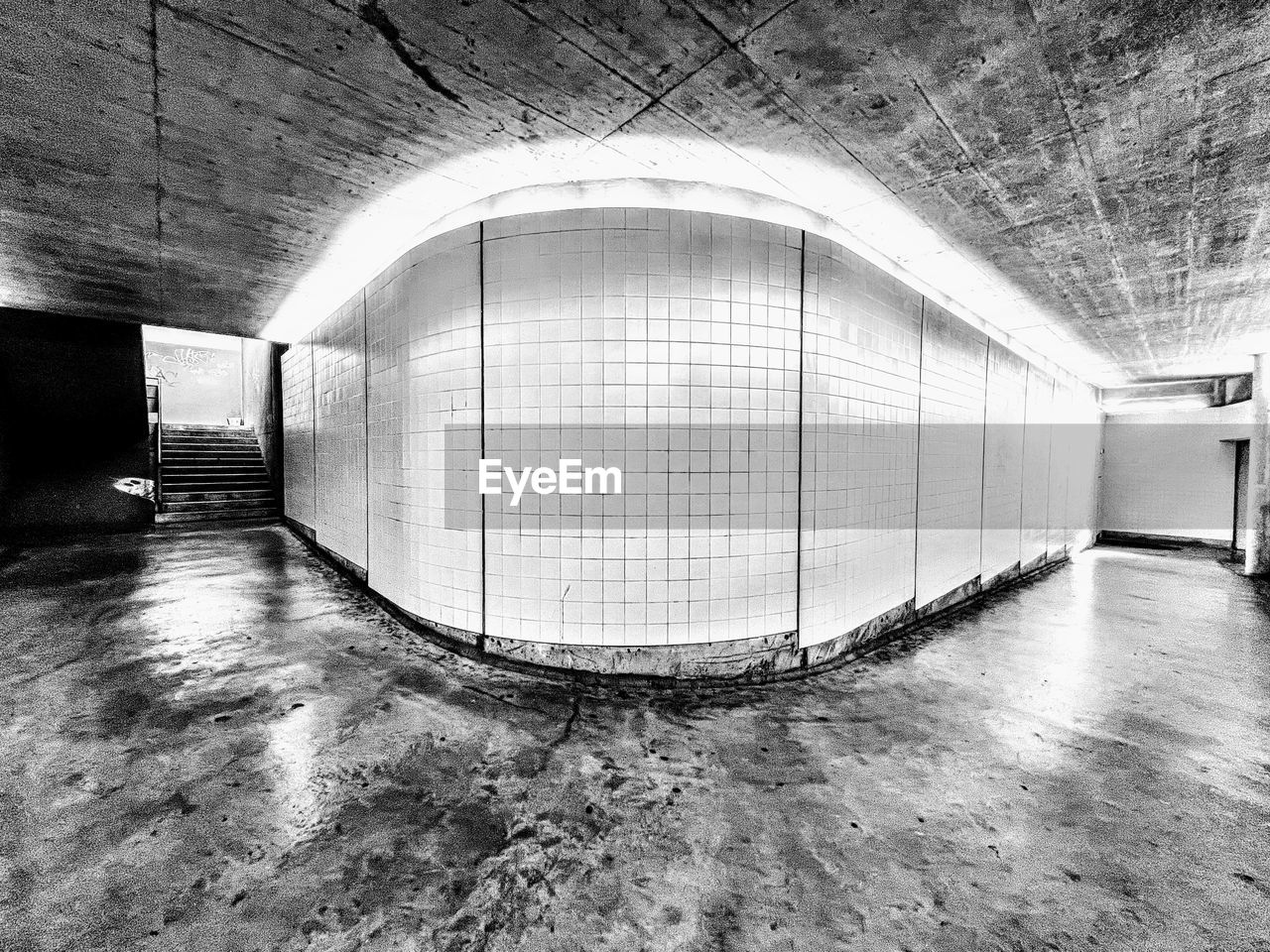 architecture, built structure, indoors, subway, black and white, monochrome, no people, tunnel, flooring, monochrome photography, wall - building feature, ceiling, building, white, infrastructure, empty, transportation, day