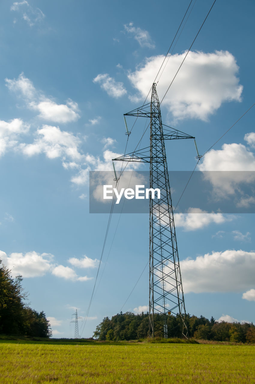 LOW ANGLE VIEW OF ELECTRICITY PYLON AGAINST SKY