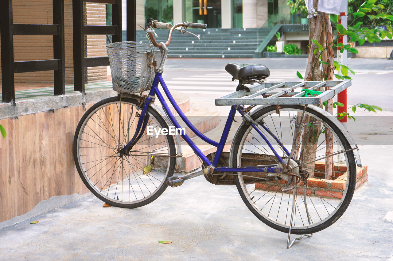 BICYCLE PARKED ON FOOTPATH IN PARK