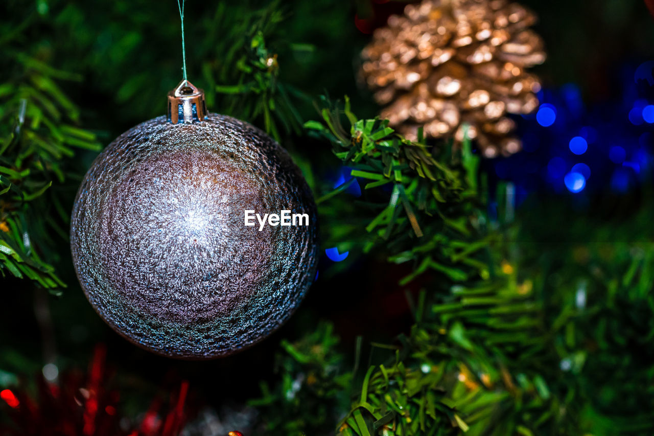 CLOSE-UP OF CHRISTMAS DECORATION HANGING ON TREE AT NIGHT