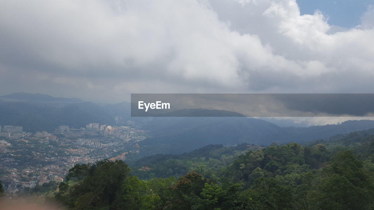 PANORAMIC VIEW OF LANDSCAPE AGAINST SKY