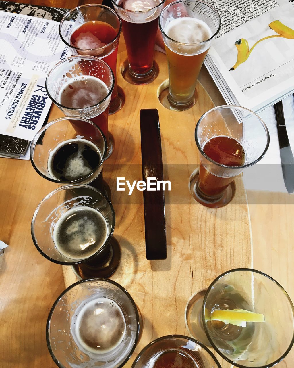 HIGH ANGLE VIEW OF GLASSES ON TABLE