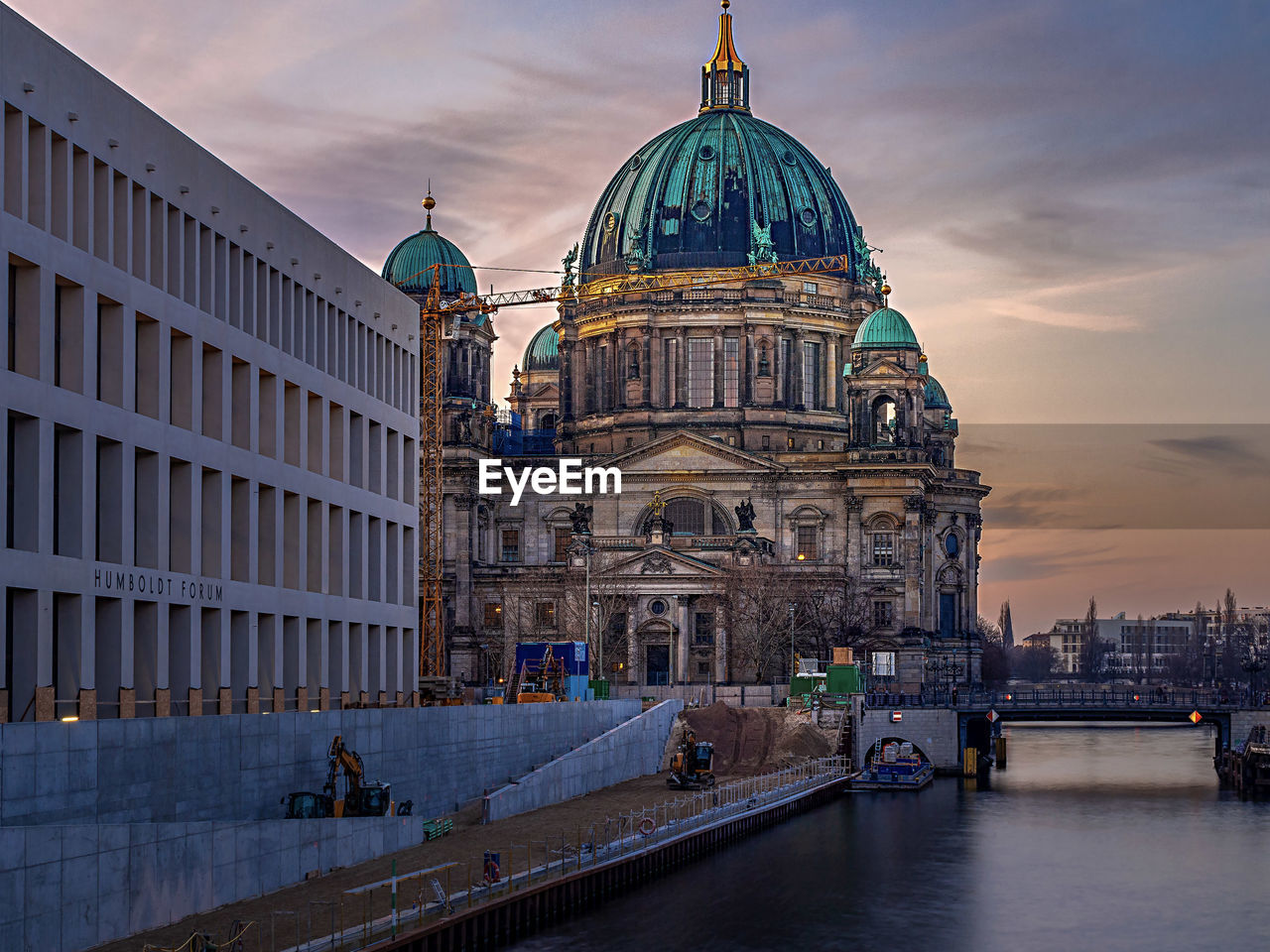 VIEW OF BUILDINGS AGAINST SKY