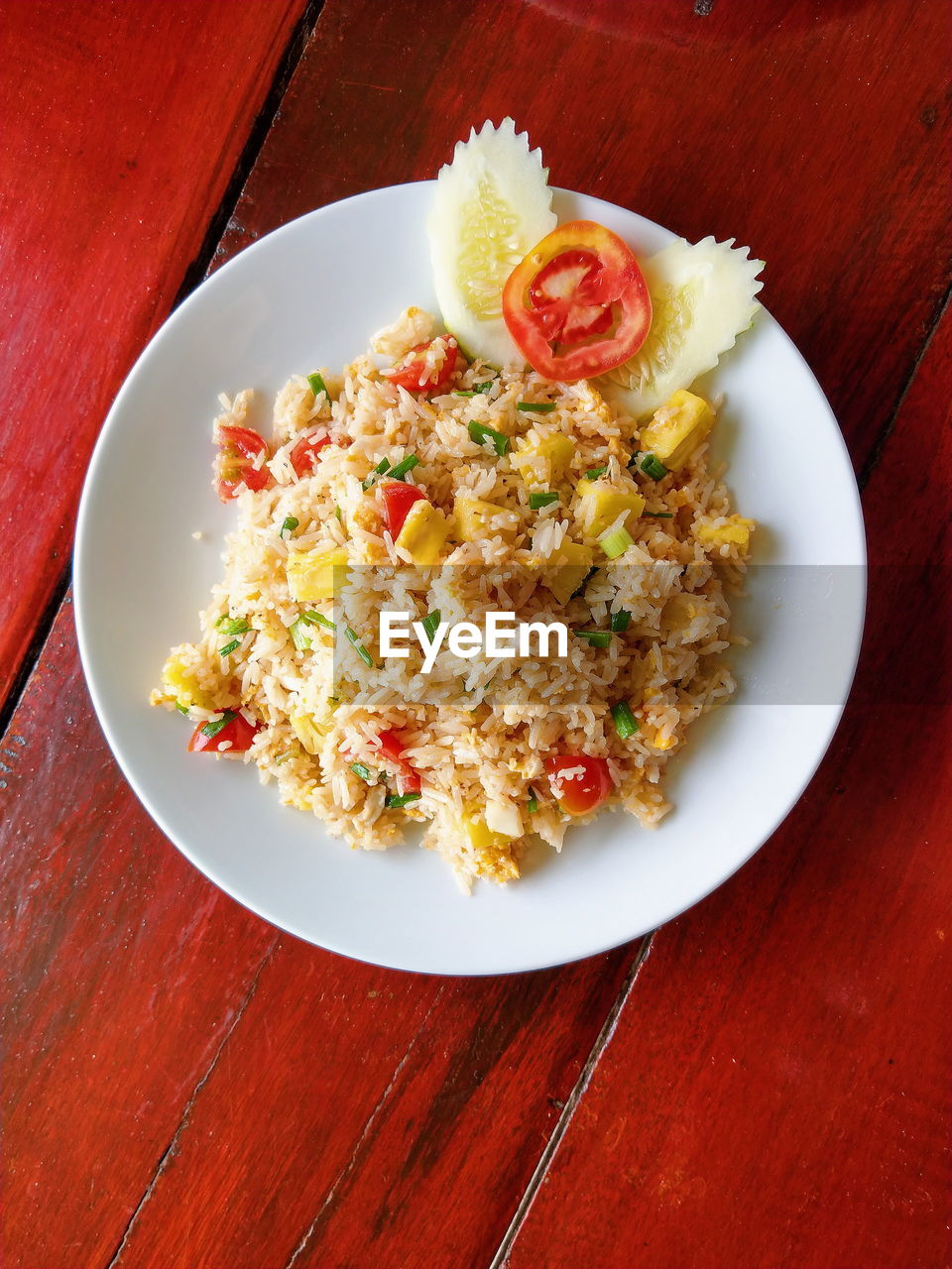 HIGH ANGLE VIEW OF FOOD SERVED IN PLATE