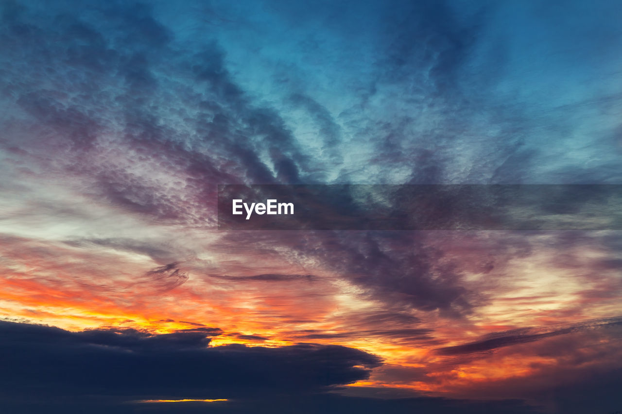 LOW ANGLE VIEW OF DRAMATIC SKY AT SUNSET