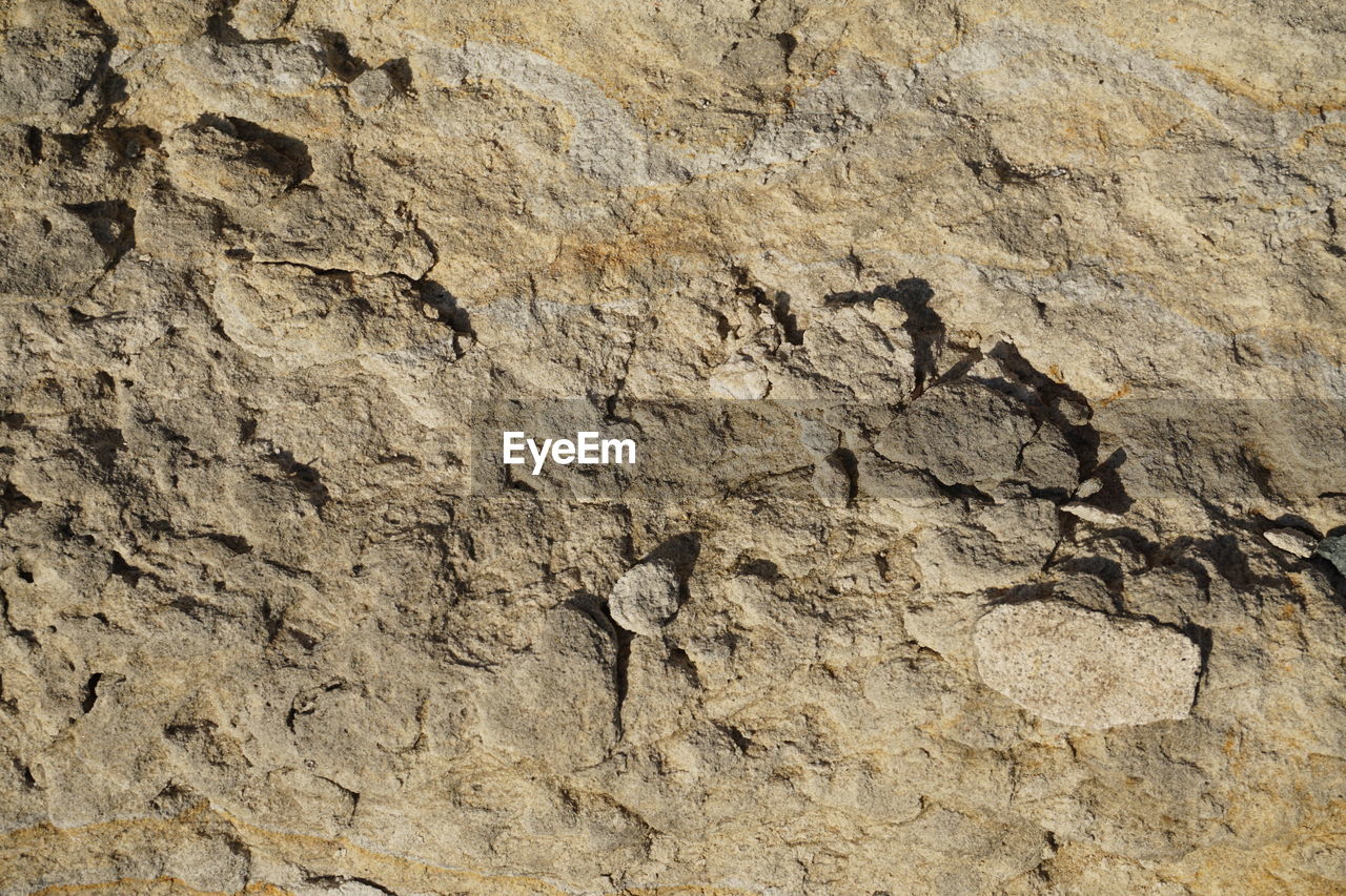 FULL FRAME SHOT OF TEXTURED SURFACE