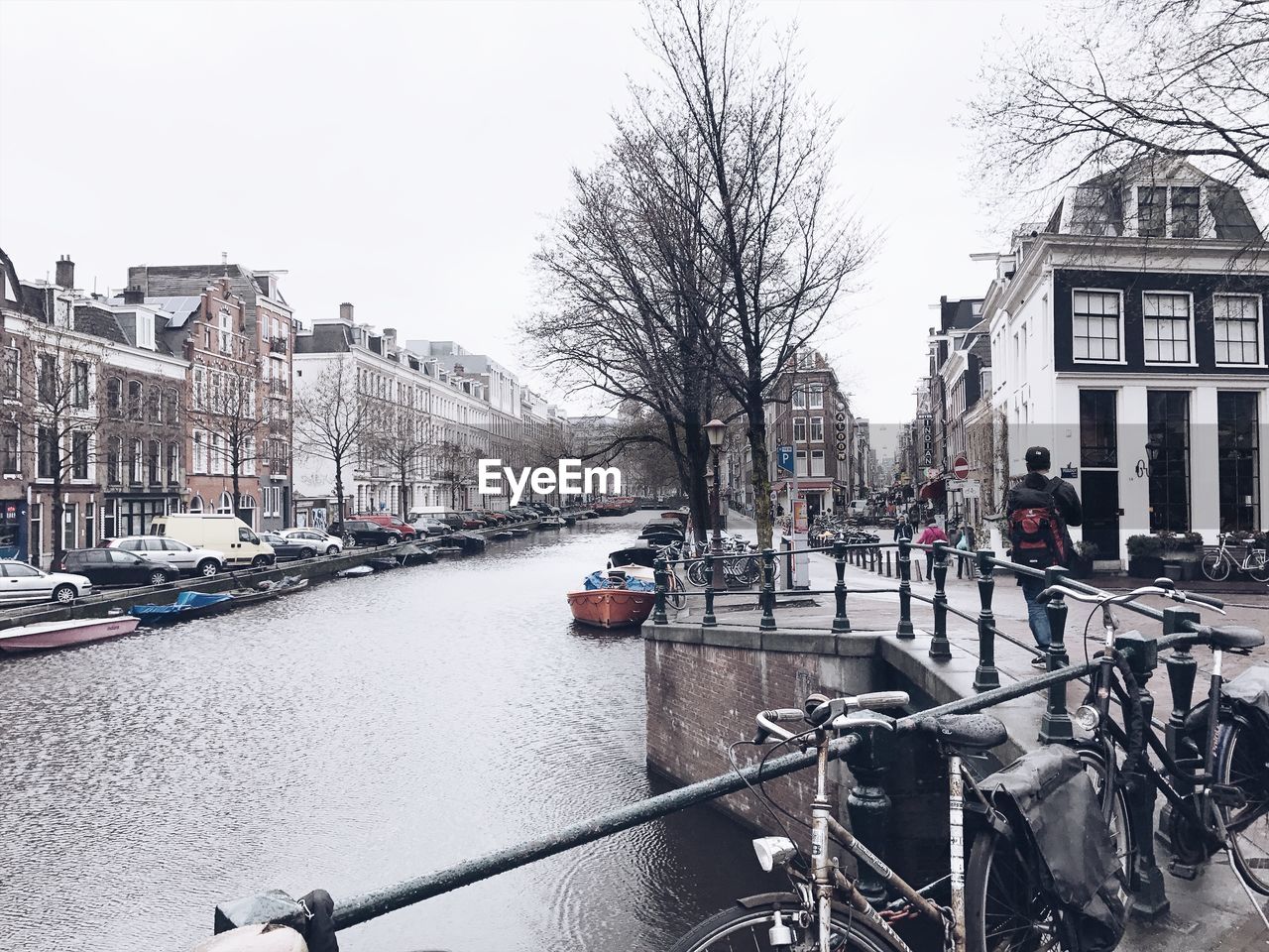 VIEW OF CARS PARKED IN CANAL